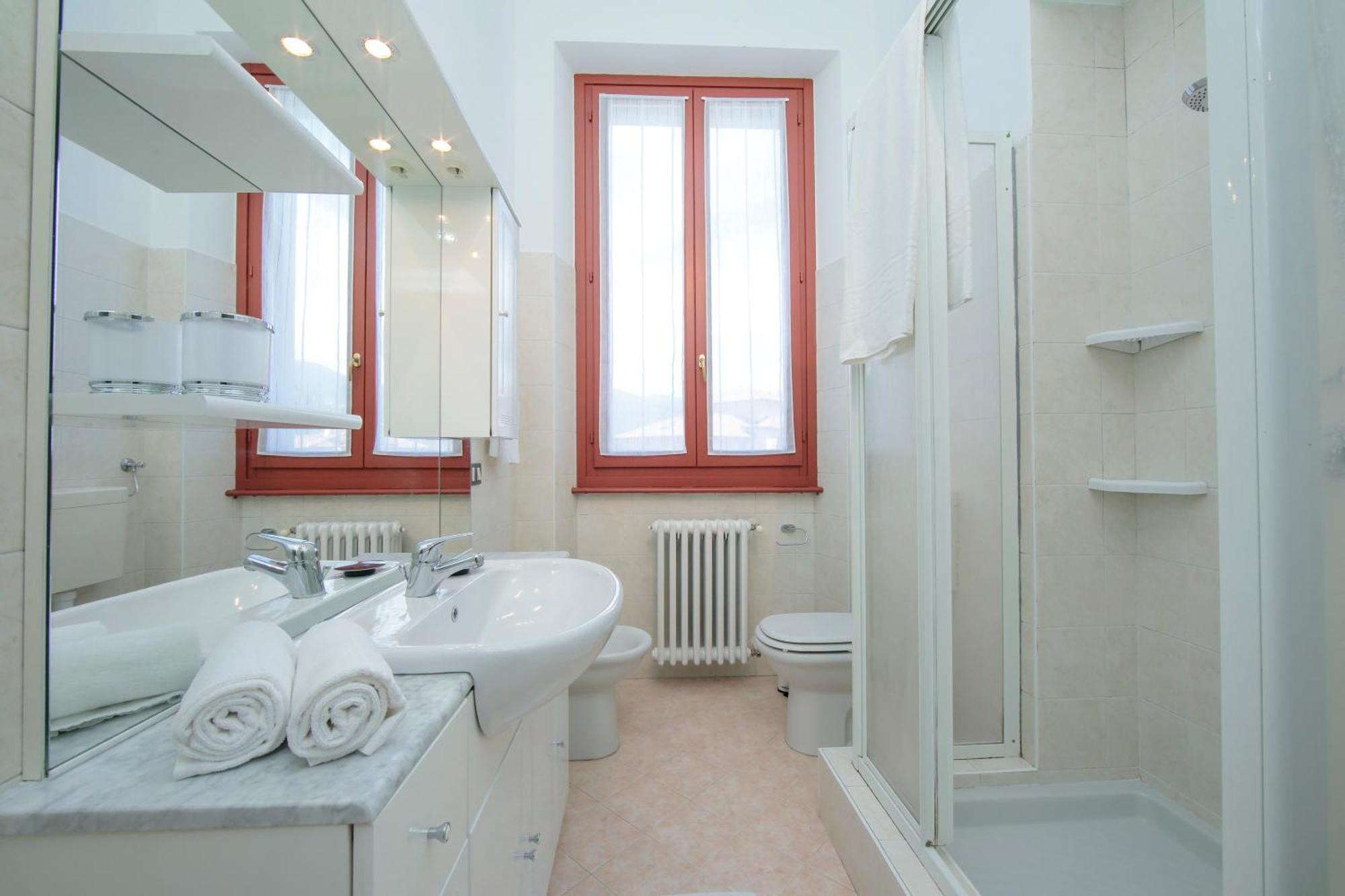 Residenza Oleandro Lake View Luino Center - Happy Rentals 外观 照片